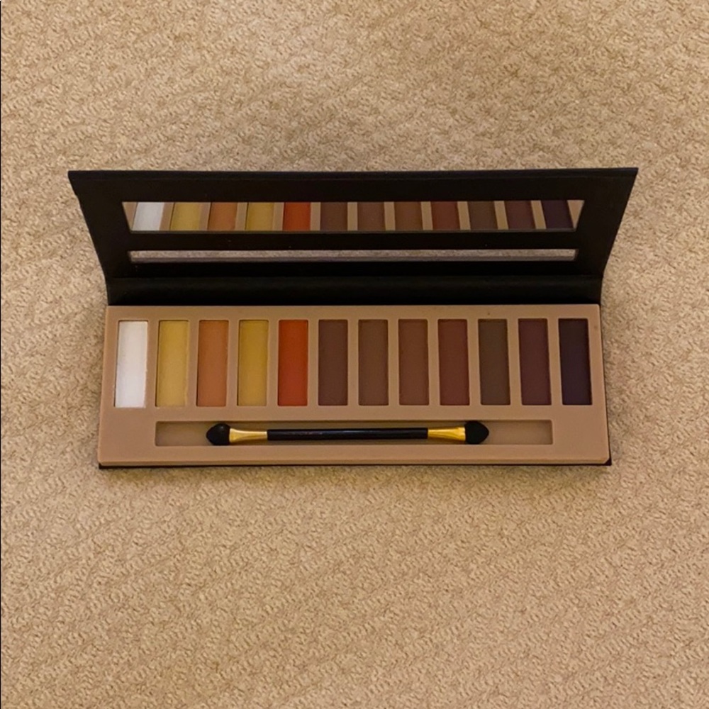 Naked cosmetics eyeshadow palette